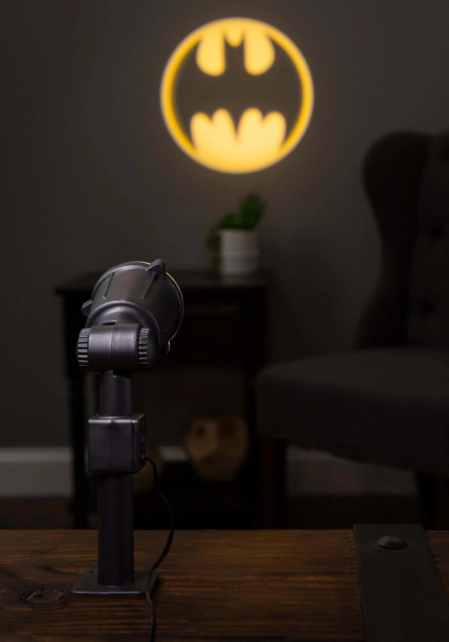 Kurt Adler Batman 14-Inch Bat Signal Projector 1 Kurt Adler Batman 14-Inch Bat Signal Projector