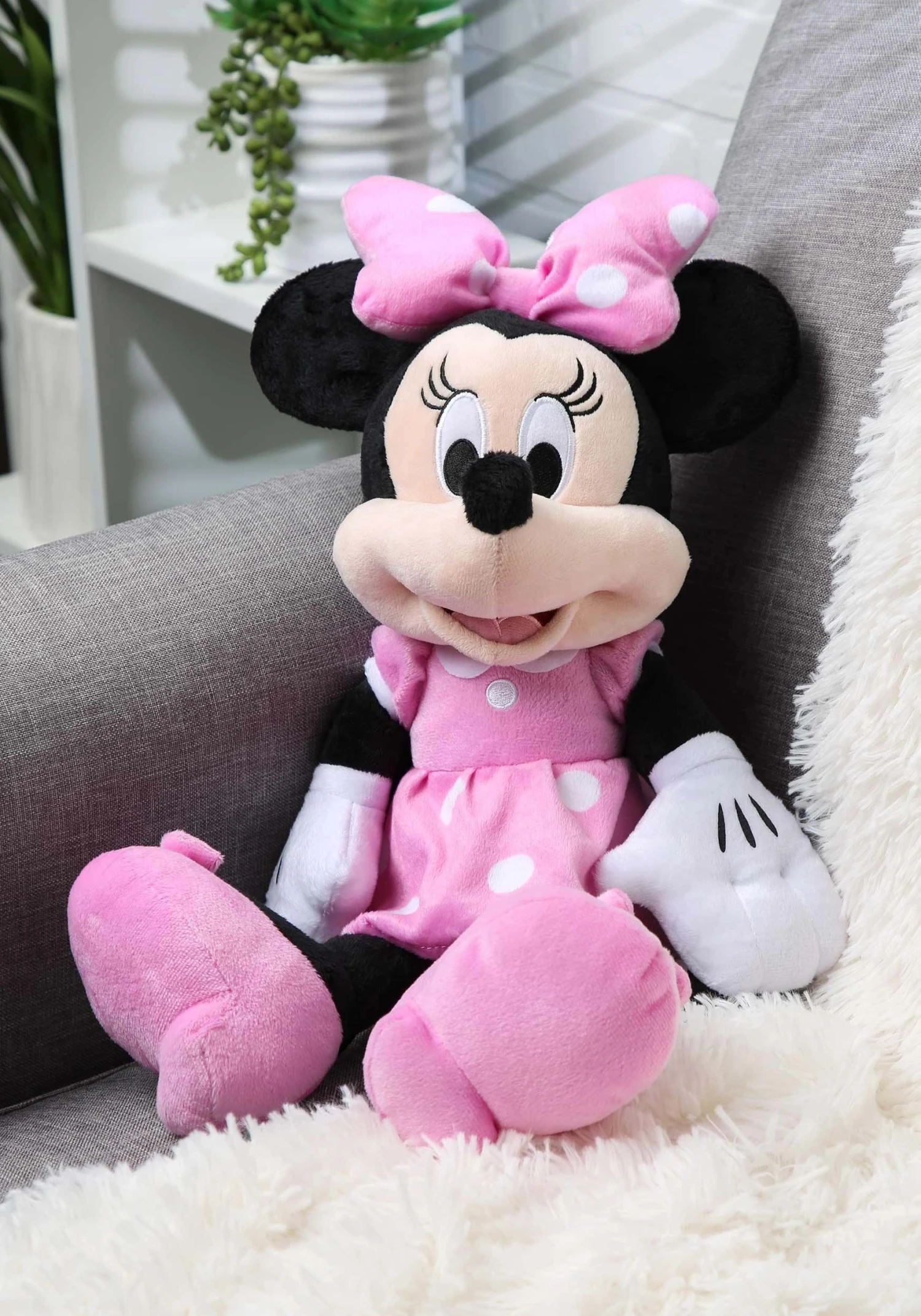 Minnie Mouse 18" Stuffed Toy 1 Minnie Mouse 18" Stuffed Toy