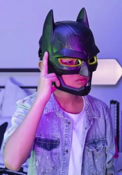 SpinMaster DC Comics Batman Voice Changing Mask With Sound Effects -Halloween Costumes Shop batman voice changing mask w sounds alt 4